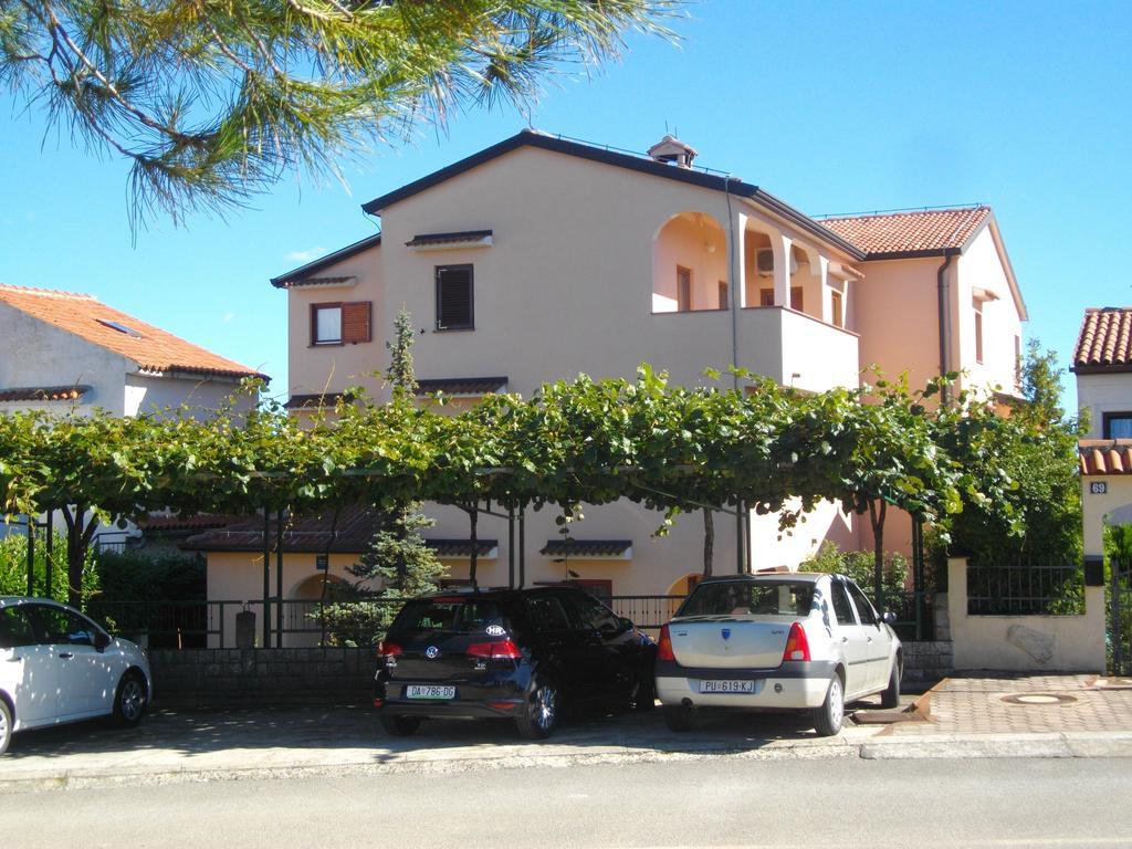 Apartments Neda - Porec South Экстерьер фото